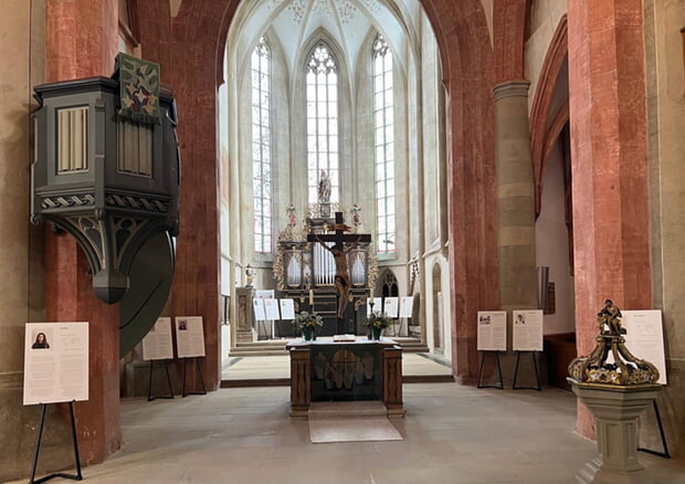 Die Ausstellung "Angekommen in Lauffen" ist jetzt bis Sonntag, 23. November in der Regiswindiskirche zu sehen