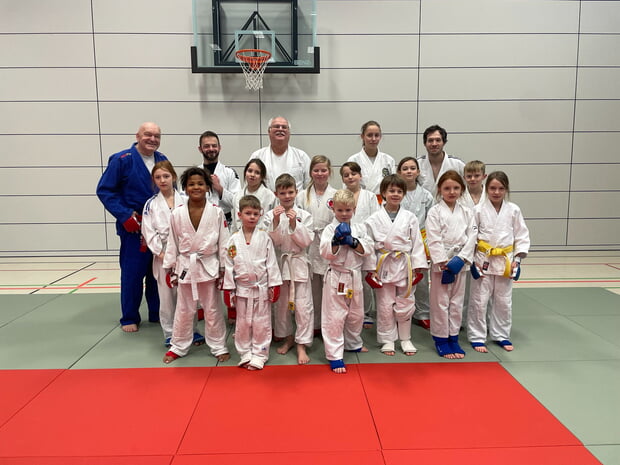 Kinder-Wettkampflehrgang - Referent Roland Köhler links im Bild