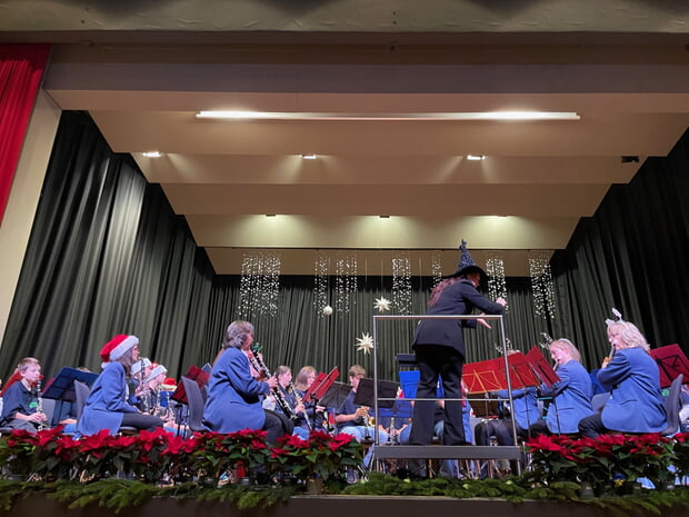 Ein tolles Weihnachtskonzert der Stadtkapelle mit über 80 Musikerinnen und Musiker
