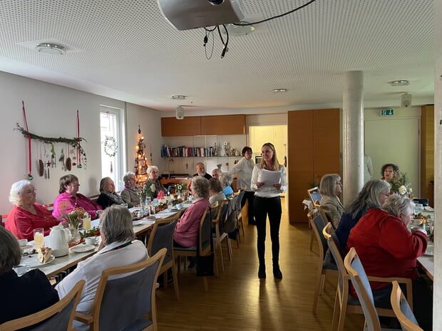 Gelungene Weihnachtsfeier in der städtischen Begegnungsstätte Haus Mittelpunkt