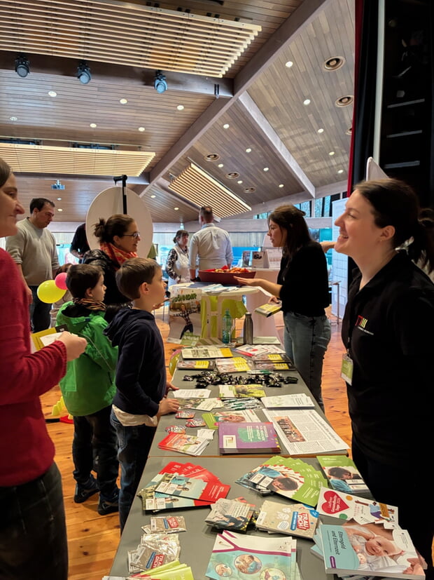 Viele BesucherInnen informierten sich am Wochenende an den Messest&auml;nden und bei den Vortr&auml;gen