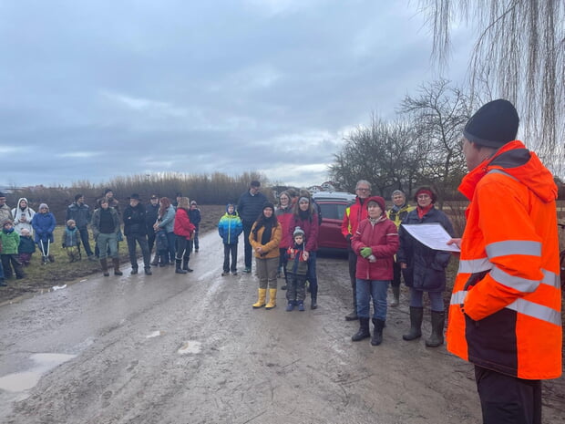 Kr&auml;ftig geschafft wurde beim Landschaftspflegetag bei herrlichem Wetter! 