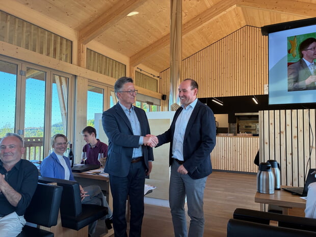 Stab&uuml;bergabe beim 1. Vorsitzenden von Neckar-Zaber-Tourismus von BM Schiek an BM Winkler