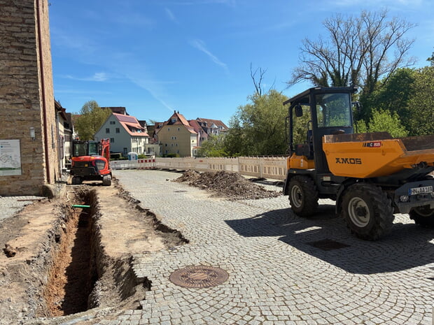 Baggerarbeiten im Rathaushof auf der Insel