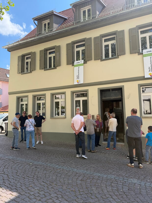 Zahlreiche Besucherinnen und Besucher nutzten die F&uuml;hrungen, um Einblicke in die laufenden Sanierungsma&szlig;nahmen zu erhalten.