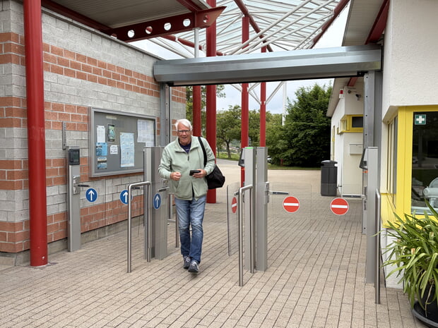 Der erste Freibadbesucher 