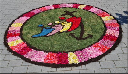 Kunstvoll ausgelegter Blumenteppich in Lauffen a.N. im letzten Jahr