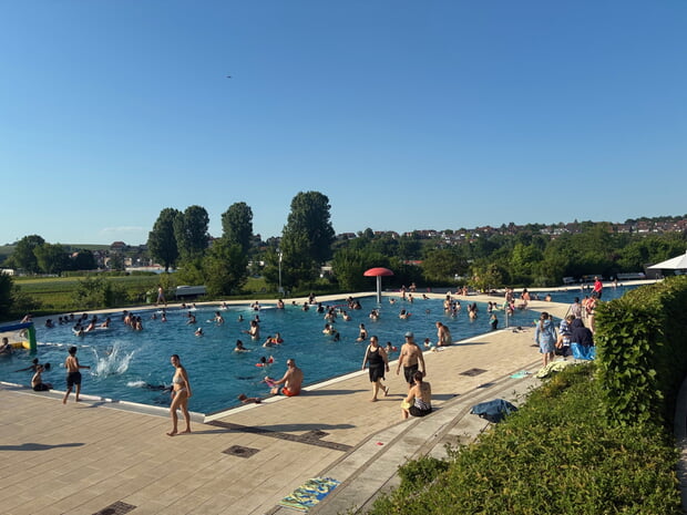 Traumhaftes Wetter an Pfingsten lockte viele in unser sch&ouml;nes Freibad "Ulrichsheide"