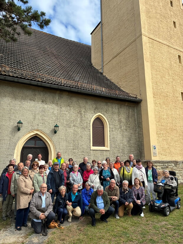 Vor der evangelischen Kirche in Zipsendorf fand am Sonntag ein &ouml;kumenischer Gottesdienst statt