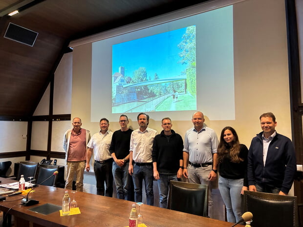 Im großen Sitzungssaal fand die Bauanlaufbesprechung für den Neubau der Rathausbrücke mit den beteiligten Firmen und Planern statt.
