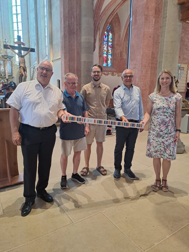 Festgottesdienst in der Regiswindiskirche mit Pfarrer Gunter Bareis, die Vorst&auml;nde Helmut Heinz und Hannes Zien, Landesreferent Johannes B&uuml;chle sowie B&uuml;rgermeisterin Sarina Pfr&uuml;nder