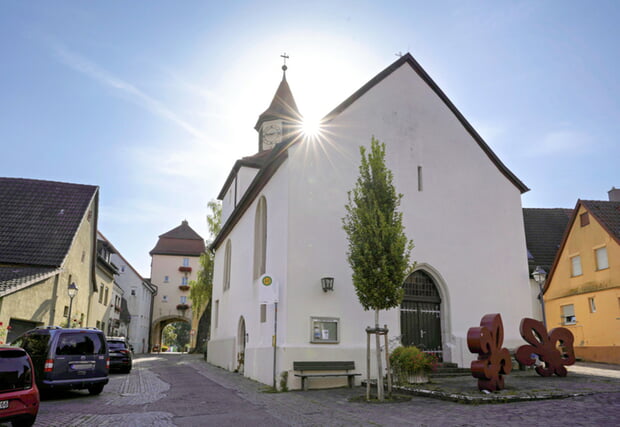 Die Martinskirche mit Sonnenstern - Foto: Ulrich Seidel, aus dem Wettbewerb zum Foto des Jahres 2024