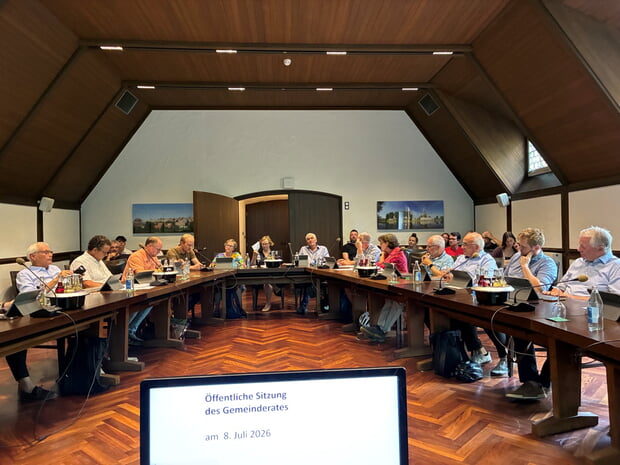 Gemeinderat tagt im gro&szlig;en Sitzungssaal 