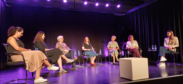 Starke Frauen Talkrunde: Prof. Dr.-Ing. Zamira Daw, Katharina Kalmbach, Moderatorinnen Ulrike Kieser-Hess und Bettina Keßler, Friedlinde Gurr-Hirsch, Solvejg Bauer, Clarissa Mayer (v.l.n.r.)