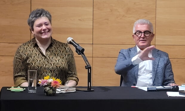 Nora Gomringer im Gespräch mit Klaus-Peter Waldenberger, Vorsitzender des Hölderlin-Freundeskreises und BMaD