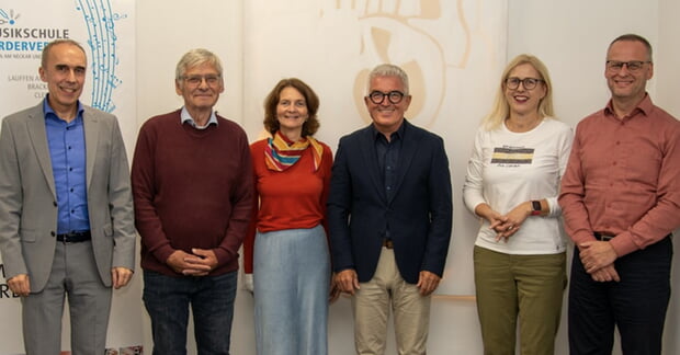 von links: Schulleiter Thomas Conrad, Beisitzer Walter Seidel, Schriftf&uuml;hrerin Sabine Elflein, Vorsitzender Klaus-Peter Waldenberger, Beisitzerin Dr. Daniela Rinne und Stv. Vorsitzender Thomas Vogl