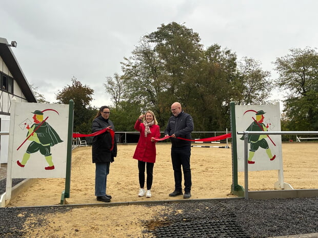 Einweihung des neuen Paddocks und des Reitplatzes mit den Vorsitzenden Carolin Ge&szlig;ler u. Volker Plocher