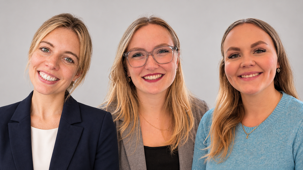 Kandidatinnen f&uuml;r die Wahl zur W&uuml;rttembergischen Weink&ouml;nigin 2026: Jennifer Matthis, Klaudia Laksa, Vanessa Fischer (v.l.n.r.)  (mit KI-Unterst&uuml;tzung bearbeitet)