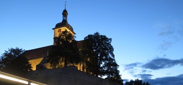 Regiswindiskirche im Abendlicht von der Kiesstraße aus fotografiert