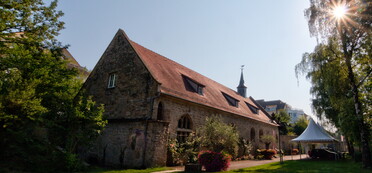 Blick auf das Gebäude des Klosterhofes Foto: Ulrich Seidel, 2019)