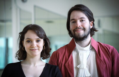 Melisa Özel und Jan Sedlacek als Tanja Landauer und Friedrich Hölderlin im Rockmusical "Hölder"