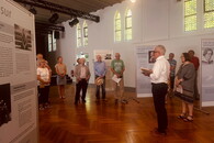 Ausstellungseröffnung von "Was bleibet aber - Literatur im Land" am 17.7.22 mit Bürgermeister Klaus-Peter Waldenberger und Amtsleiterin Bettina Keßler