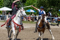 Reiten mit Lanze und Schwert