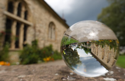 Hannah Lorenz: Lauffener Klosterhof in der Glaskugel - aus dem Wettbewerb zum Foto des Jahres 2021