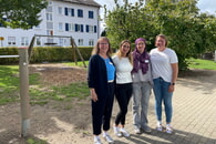 Mitarbeiterinnen der Spielgruppe mit Kindergartenleiterin Anika Wunderlich (rechts)