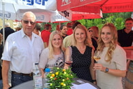 Karl-Ernst Schmitt mit Bürgermeisterin Sarina Pfründer und Birthe Meseke