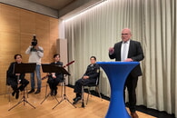 Landrat Norbert Heuser bei der Verleihung des Zivilcouragenpreises im Hölderlinhaus