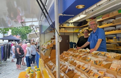 Impressionen vom ersten Märzenmarkt auf dem Postplatz