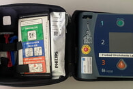 Dieser Defibrilator muss ersetzt werden 
