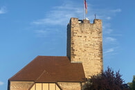 Am 23. Mai weht zum Jahrestag der Verk&uuml;ndung des Grundgesetzes die Deutschlandfahne auf dem Burgturm