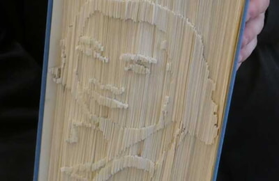 Kunstvoll gedruckt und gebunden haben die Schülerinnen und Schüler der Werkrealschule