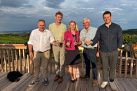 v.l.n.r. Weinbaupräsident Dietrich Rembold, die Stadträte Silas Link, Albrecht Rieß und Benedikt Seyb mit Bürgermeisterin Sarina Pfründer (Mitte) waren beim ikommunalpolitischen Treffen dabei