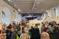Viele Besucher schauten beim Kunsthandwerkermarkt "Tausendschön" im Klosterhof vorbei