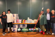 v.l.n.r.  .... der Lauffener Bote Wolfgang Platter, Theater-Regisseur Gotthard Buck u. die Organisatorin der Tafel in Lauffen a.N., Reante Zinsmeister 