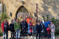 Nachdem der Zahn der Zeit die Hochwassermarken an der alten Klosterkirche dahingerafft hatte, hat der Heimatverein neue Hochwassermarken fertigen lassen und am gleichen Ort angebracht.  