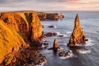 Buch-Cover "Vermisst in den Highlands" von Sibylle Baeker mit Abbildungen der schottischen Küste