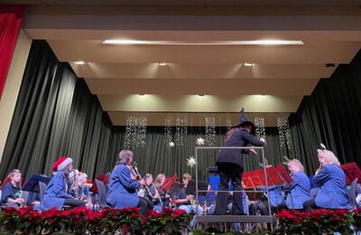 Ein tolles Weihnachtskonzert der Stadtkapelle mit &uuml;ber 80 Musikerinnen und Musiker