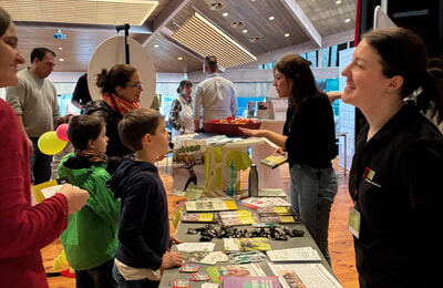 Viele BesucherInnen informierten sich am Wochenende an den Messest&auml;nden und bei den Vortr&auml;gen