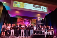 Der QUEEN-Projektchor rockte die B&uuml;hne der Lauffener Stadthalle unter der Leitung von Tabea Raidt mit den legend&auml;ren Songs der Band. 