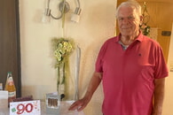 Ewald Winkler feierte mit Familie, Freunden und Hausnachbarn seinen runden 90. Geburtstag