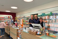 v. l. n. r. Bernhard Bruns, Apotheker, Bernhard Stetter, Apotheker und Inhaber, Elke Bartenbach PTA 