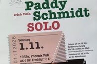 Paddy Schmidt Konzertplakat. Sonntag, 1. November, Phoenix Pub. Informationen zu Reservierung und Eintrittspreis.
