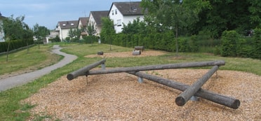 Balancierbalken Spielplatz Obere Seugen