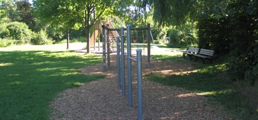 Turngeräte auf dem Spielplatz Weststadt III