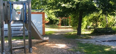 Rutsche beim Spielplatz Eugenstraße