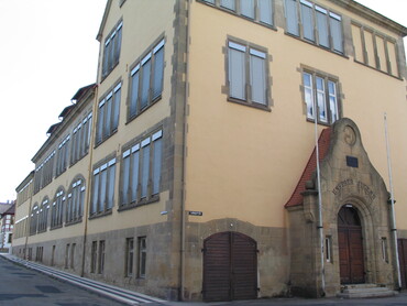 Das Gebäude der Herzog-Ulrich-Grundschule